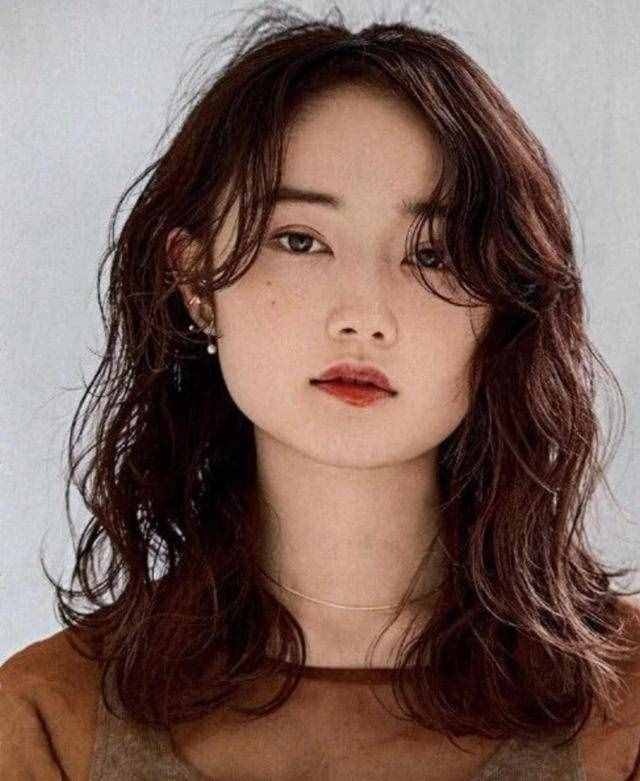 方臉女生如何變好看？短發(fā)高級，彎月眉?xì)赓|(zhì)又精致
