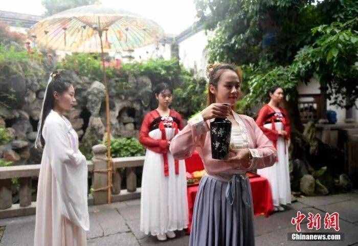 ?！岸宋绻?jié)快樂”到底行不行？行！祝