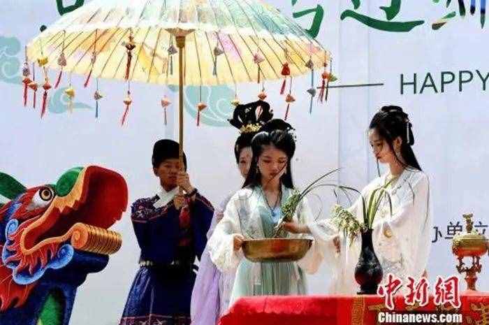 ?！岸宋绻?jié)快樂”到底行不行？行！祝
