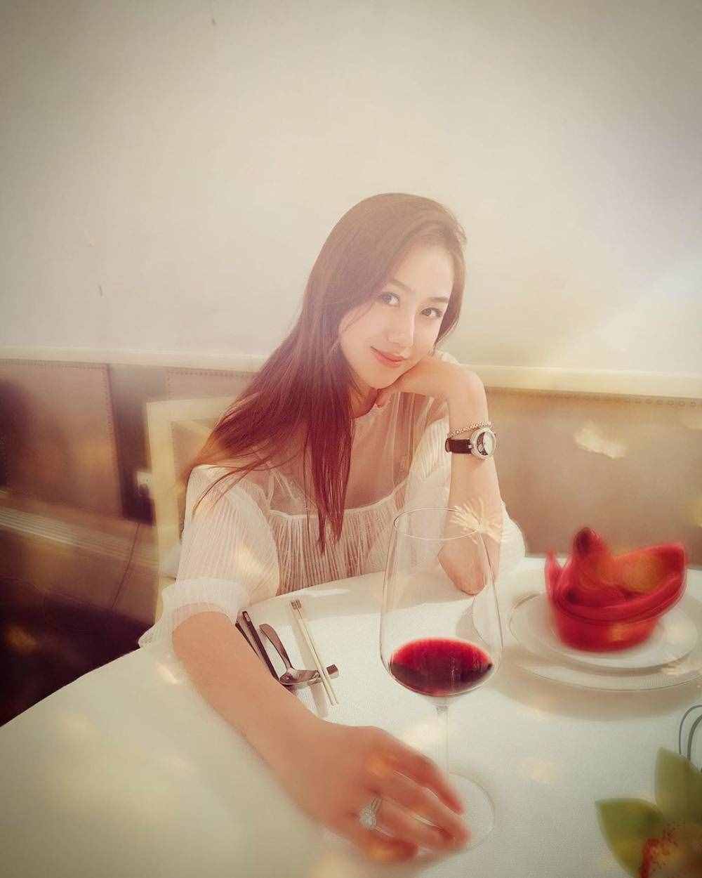 溫馨時刻 孫悅愛妻陳露曬陪女兒慶生照