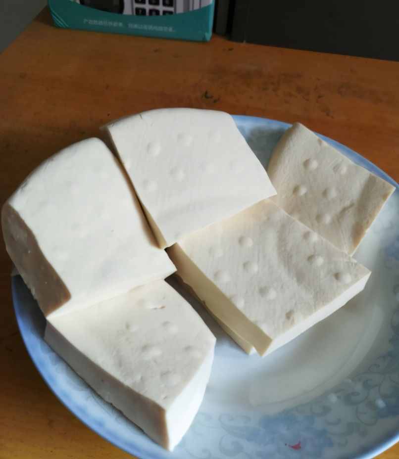 一把黃豆一勺醋，教你在家做豆腐，方法簡(jiǎn)單純手工，吃著更安心