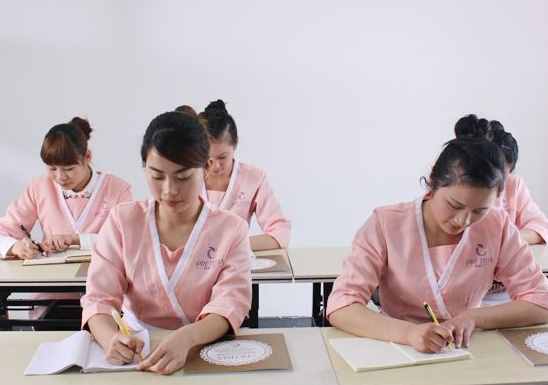 美容院給新員工做這些培訓(xùn)，不到一個(gè)月就能正式上崗！需要收藏