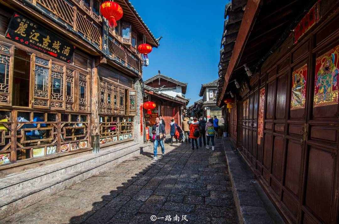 平均海拔高達2416米的麗江古城，冬天依然繁花似錦！