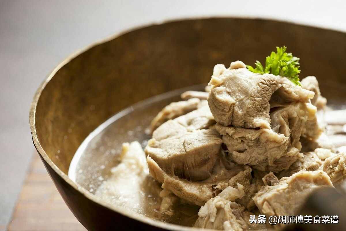 燉羊肉時(shí)，牢記“2不放3竅門”，保證羊肉湯鮮味美，沒有腥膻味