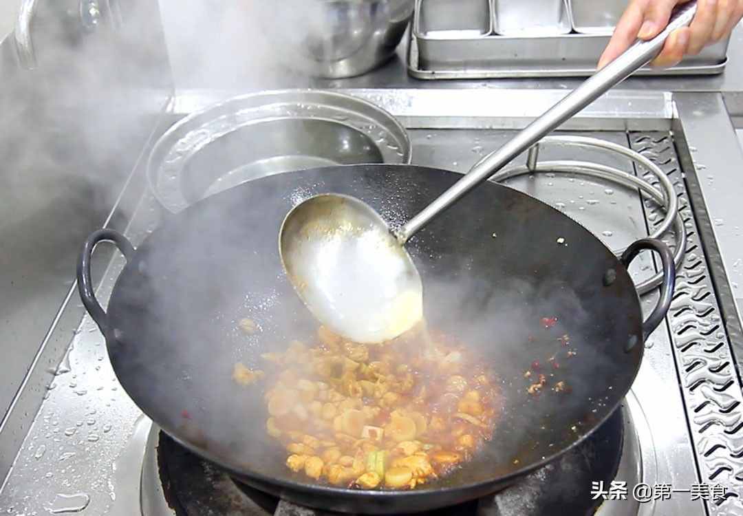 宮保雞丁家常做法，學(xué)會(huì)這個(gè)做法，想吃可以在家做，不用去飯店了