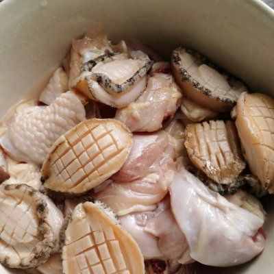 大廚教你這么做鮑魚燜雞，營(yíng)養(yǎng)又好吃