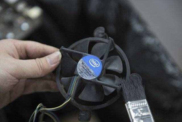 電腦清灰教程：電腦主機怎么清理灰塵？臺式電腦主機清理灰塵教學(xué)