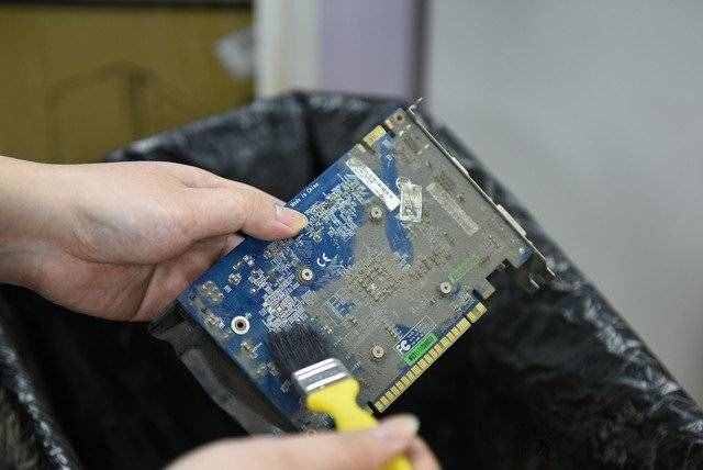 電腦清灰教程：電腦主機怎么清理灰塵？臺式電腦主機清理灰塵教學(xué)