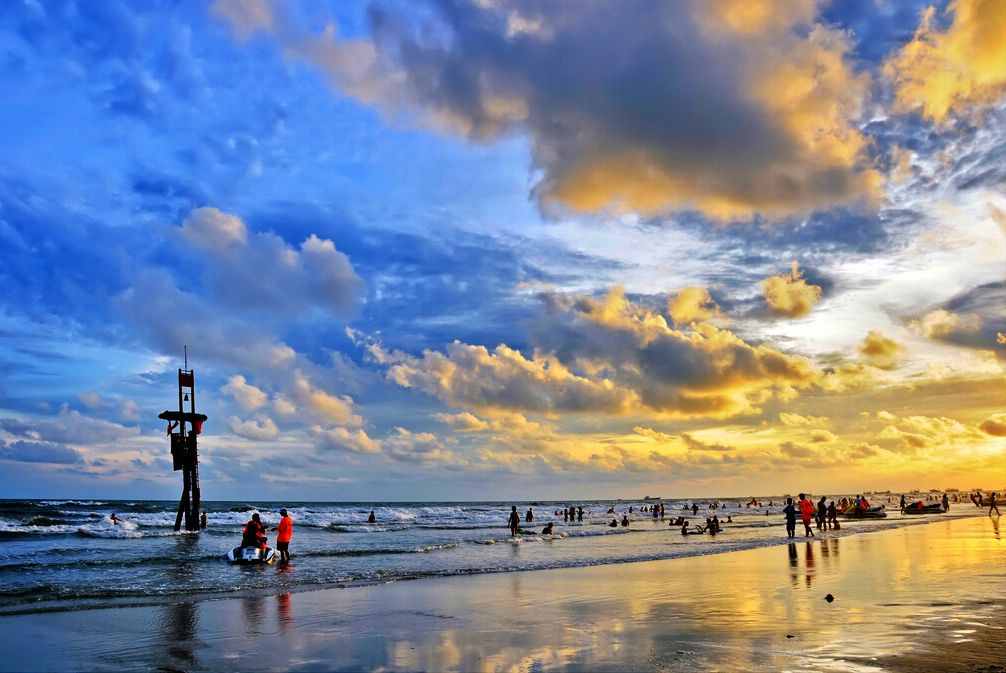 元旦旅游熱點(diǎn)：暢游北海銀灘，品味紙包金雞