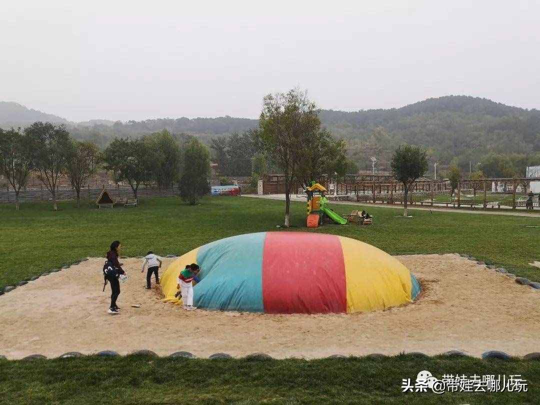 住別墅、滾草坪、躺在床上看電影，密云輕奢營(yíng)地的花樣玩法
