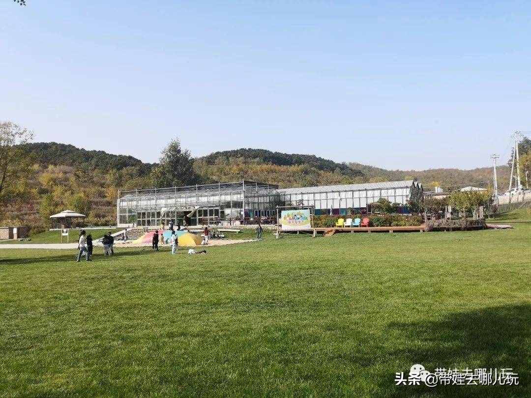 住別墅、滾草坪、躺在床上看電影，密云輕奢營(yíng)地的花樣玩法