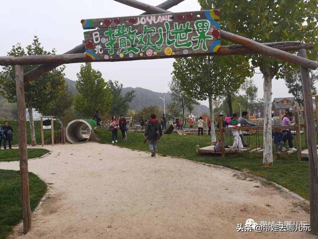 住別墅、滾草坪、躺在床上看電影，密云輕奢營(yíng)地的花樣玩法
