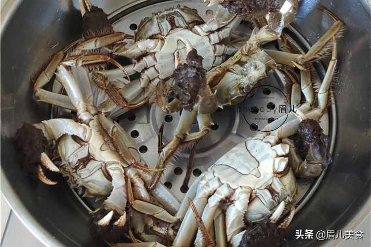 吃螃蟹，用水煮用水蒸都不對！這才是正確做法，螃蟹鮮嫩還不腥