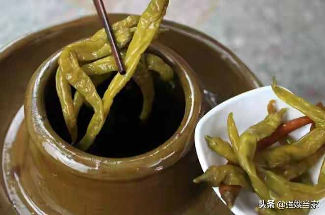 腌辣椒，牢記“1放2不放”的竅門，泡椒香辣爽脆不生花，太實(shí)用了