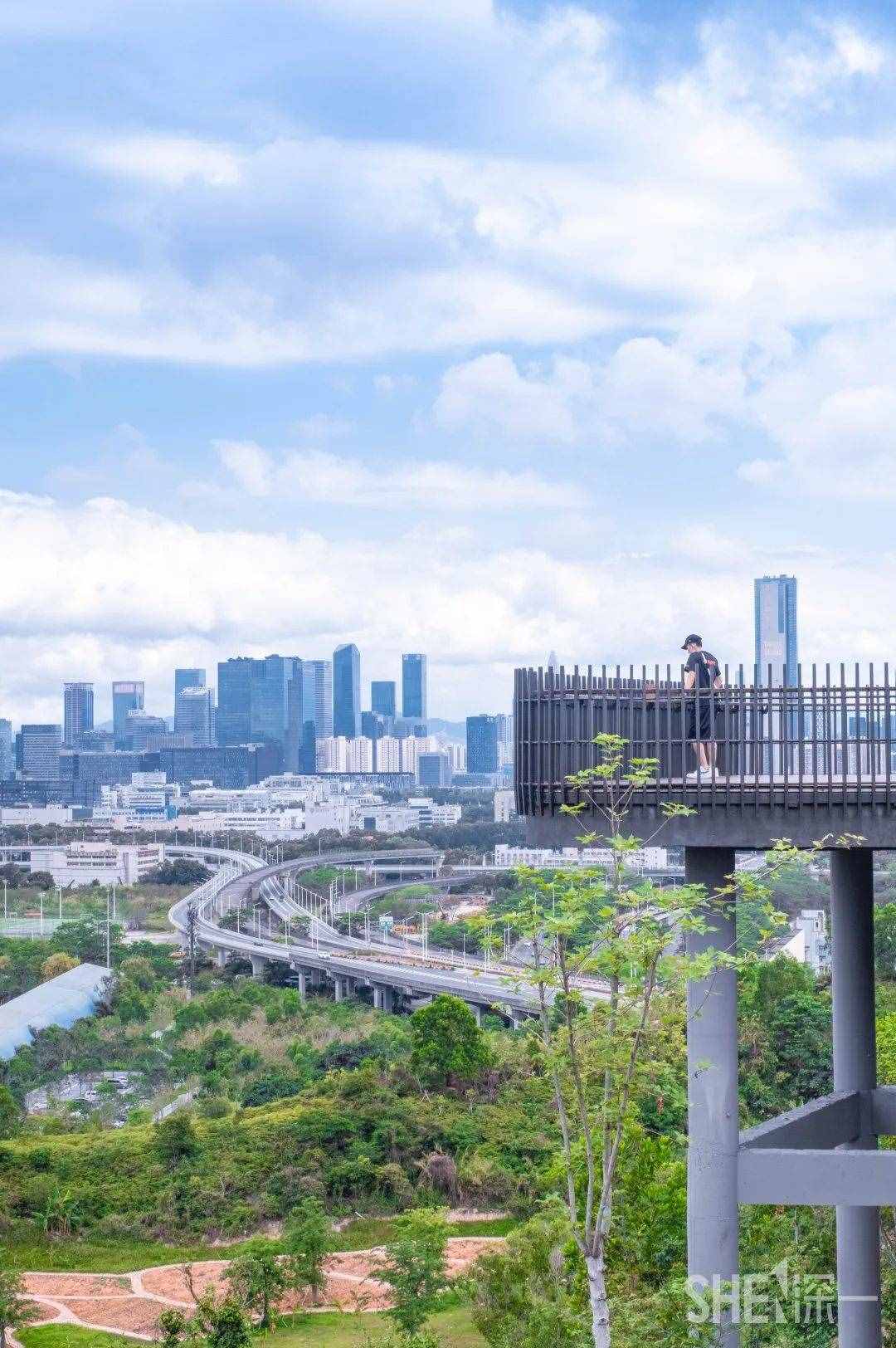 又發(fā)現(xiàn)深圳一個“空中公園”，人少景美還自帶超驚險(xiǎn)玻璃棧道…