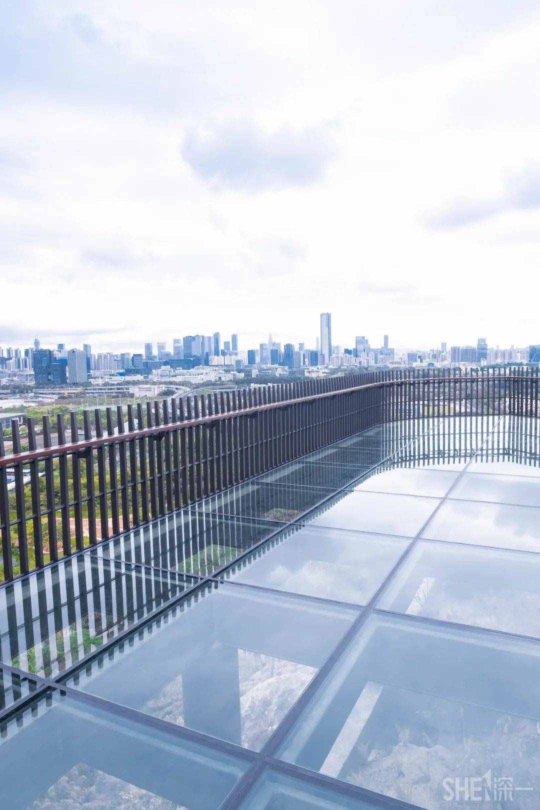 又發(fā)現(xiàn)深圳一個“空中公園”，人少景美還自帶超驚險(xiǎn)玻璃棧道…