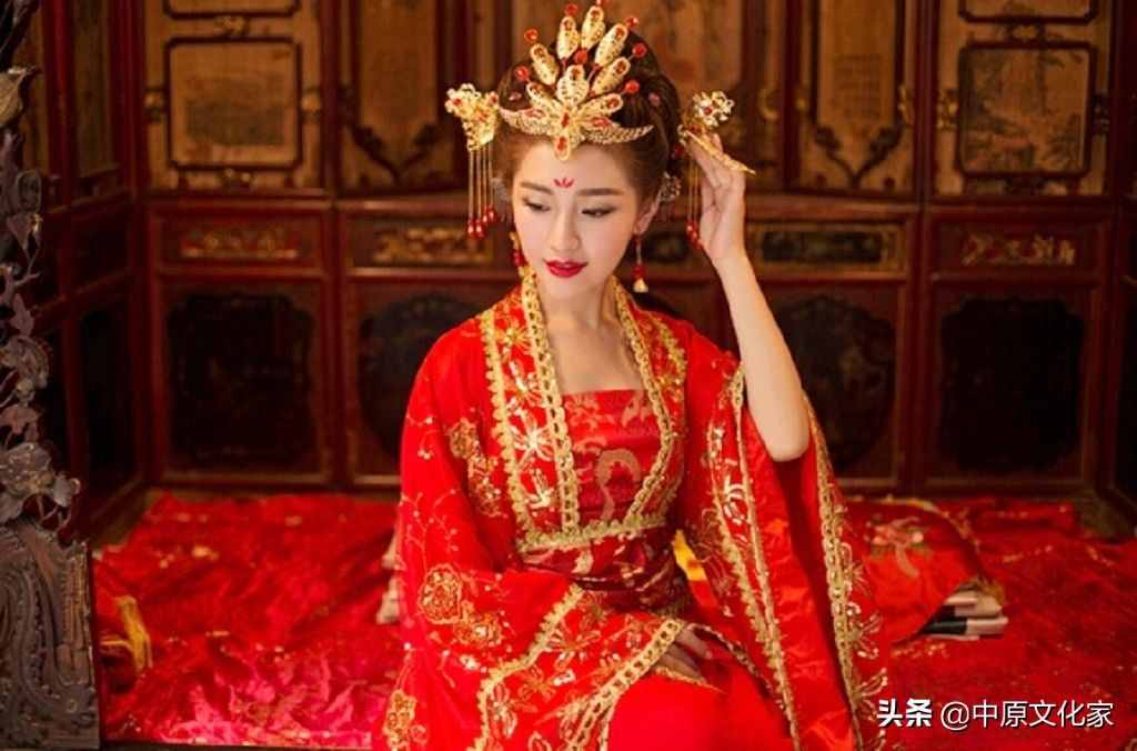 “石榴裙”到底是啥裙？為什么那么多人拜倒在它之下