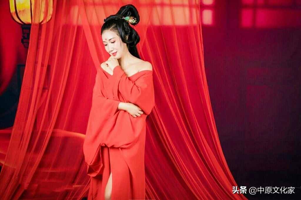 “石榴裙”到底是啥裙？為什么那么多人拜倒在它之下