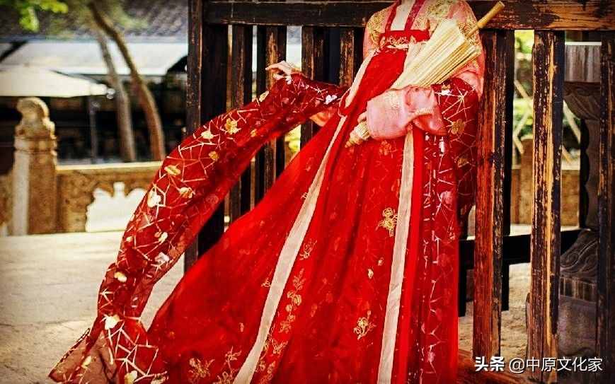 “石榴裙”到底是啥裙？為什么那么多人拜倒在它之下