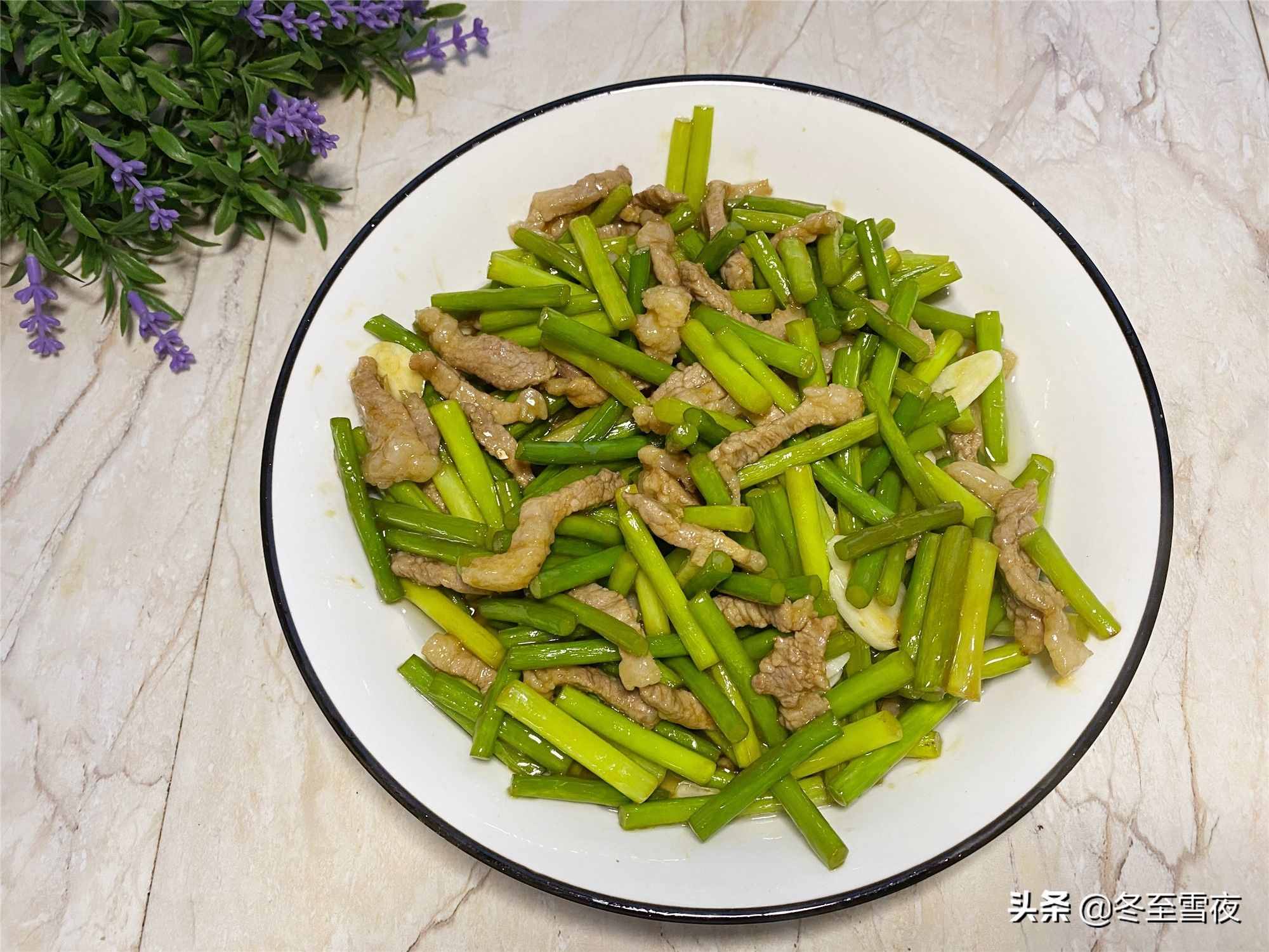 給南方人看看，東北普通人家年夜飯18個菜，東北過年該有的樣子