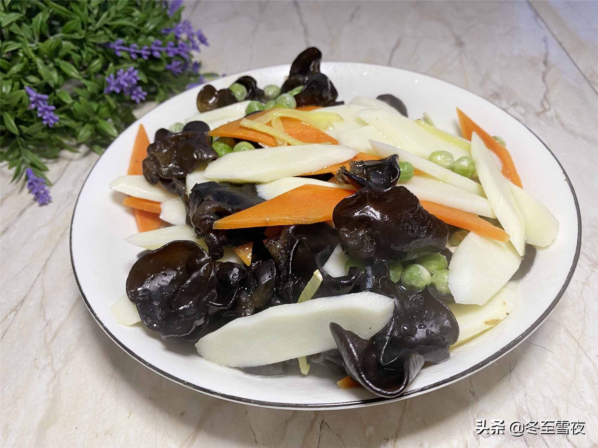 給南方人看看，東北普通人家年夜飯18個菜，東北過年該有的樣子