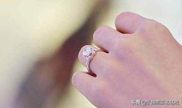 戴戒指五個手指的含義是什么？戒指戴左手和右手有區(qū)別嗎？