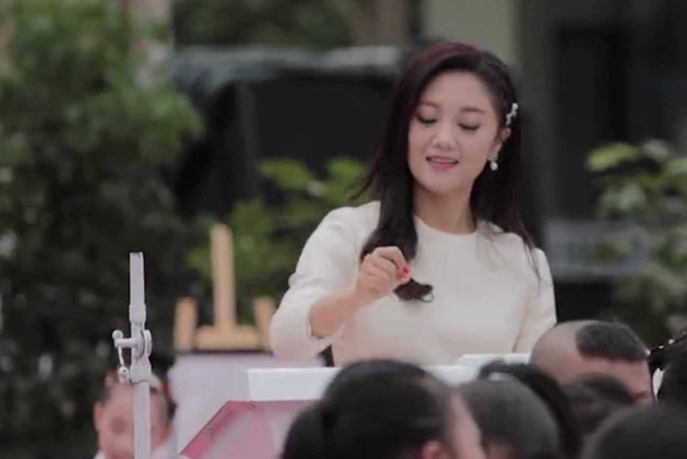 沒離婚？玖月奇跡夫婦現(xiàn)身活動終合體，王小瑋打扮很靚麗
