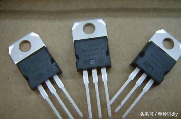 三端穩(wěn)壓管的使用方法講解，輕松實現(xiàn)5v12v17v電源設計