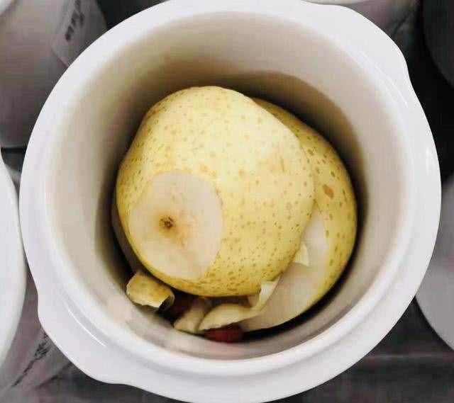 冬天到了，來一碗熱氣騰騰的燉湯吧！暖