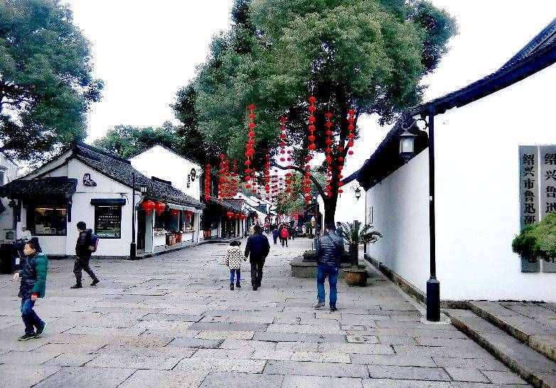 推薦自駕到紹興古城一日游的三個(gè)景點(diǎn)：魯迅故里、沈園、蘭亭