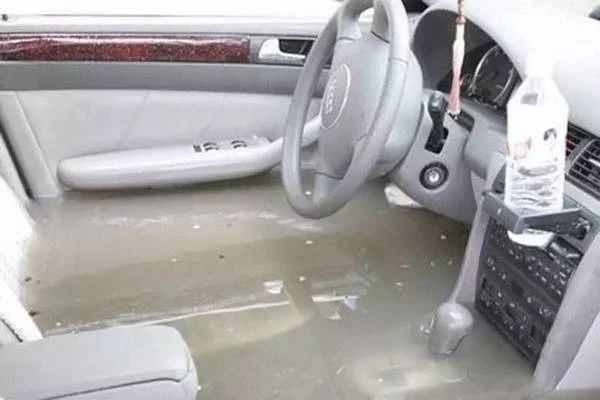 愛車泡了水怎么辦？別慌！趕緊這樣做，車子還能開損失降最低