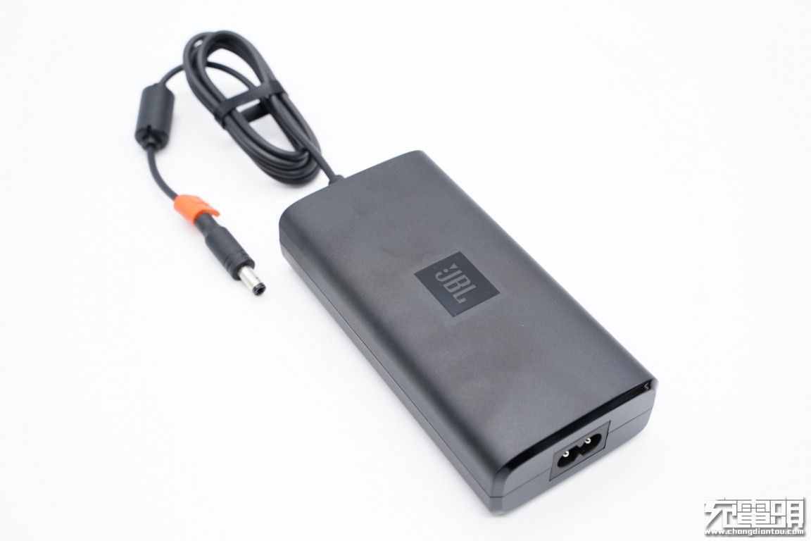 拆一款音響電源適配器，功率達(dá)100W，內(nèi)部設(shè)計也太經(jīng)典了