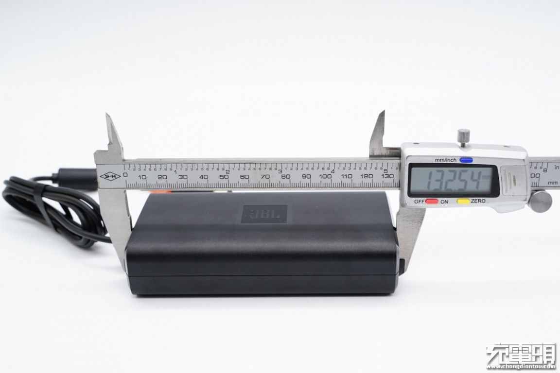 拆一款音響電源適配器，功率達(dá)100W，內(nèi)部設(shè)計也太經(jīng)典了