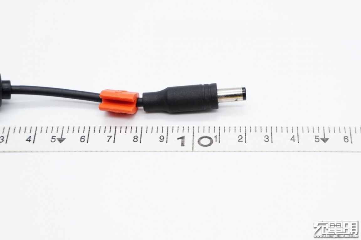 拆一款音響電源適配器，功率達(dá)100W，內(nèi)部設(shè)計也太經(jīng)典了