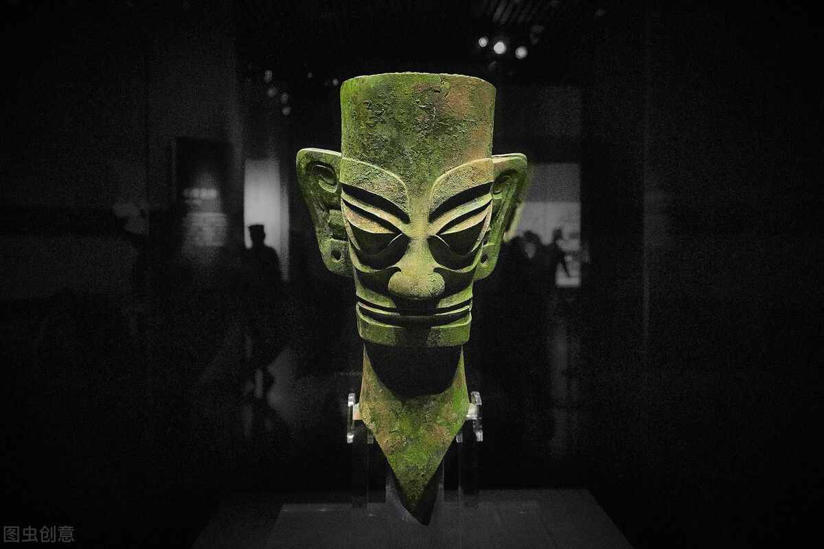 三星堆距今4000年，為什么會(huì)出現(xiàn)在四川？坑中祭品從何而來(lái)？