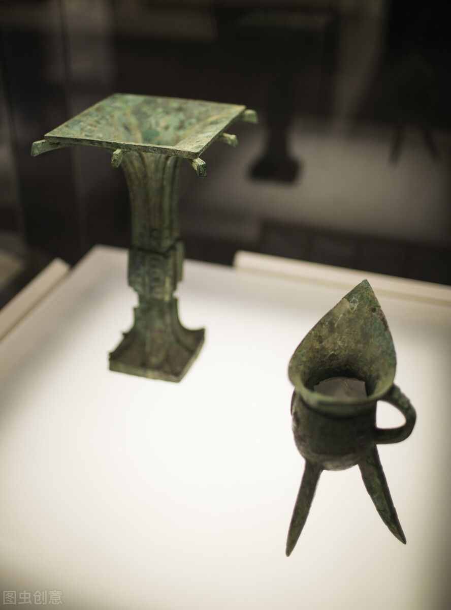 三星堆距今4000年，為什么會(huì)出現(xiàn)在四川？坑中祭品從何而來(lái)？