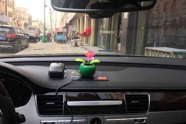 汽車安裝電子狗有利有弊，究竟應(yīng)該禁止還是提倡？