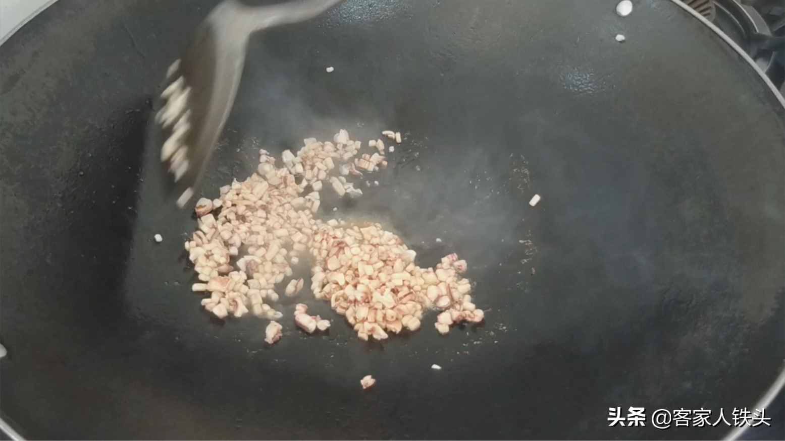 教你客家正宗開鍋肉丸做法，掌握好一個(gè)小技巧，肉丸噴香好吃