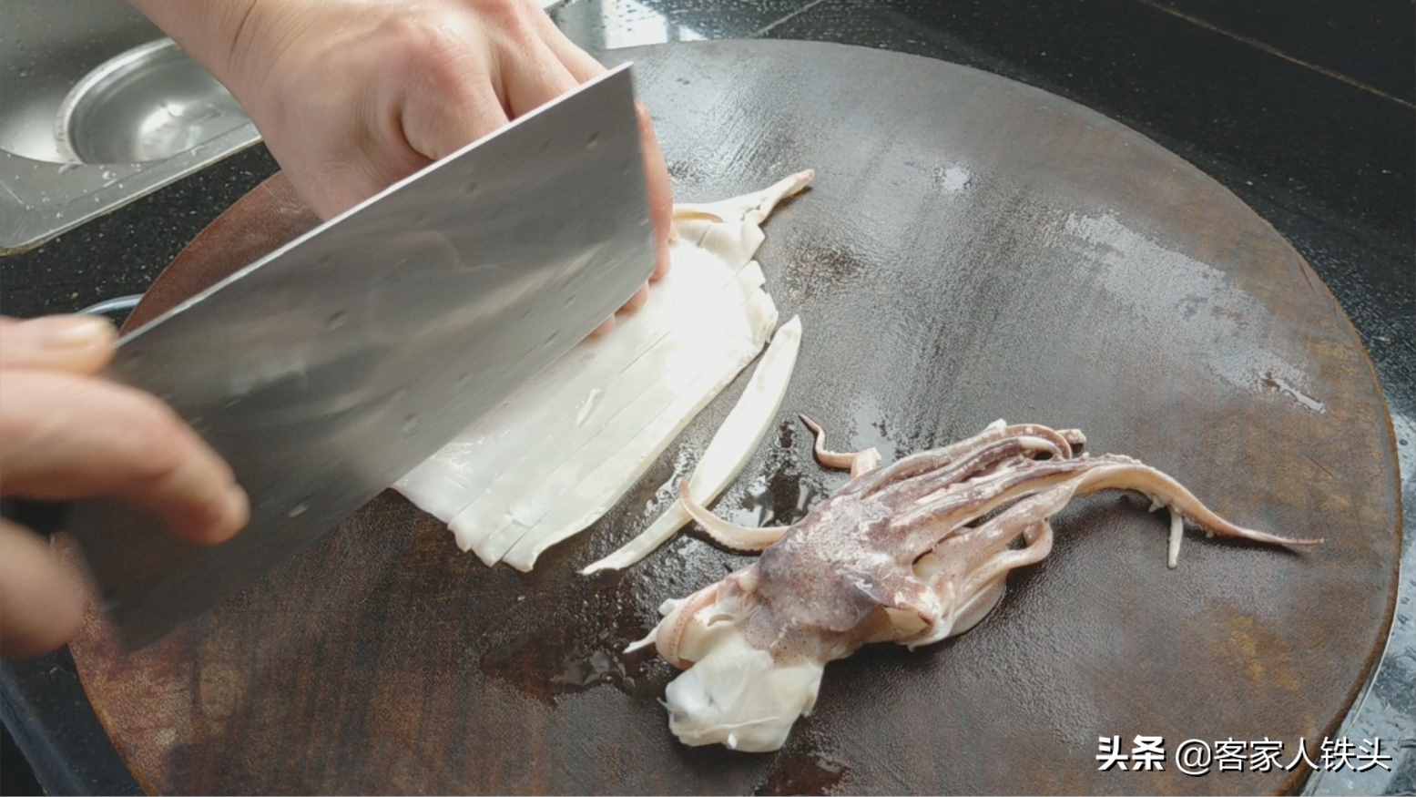 教你客家正宗開鍋肉丸做法，掌握好一個(gè)小技巧，肉丸噴香好吃
