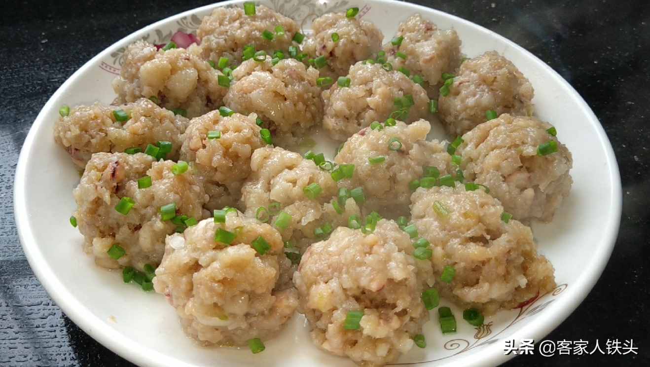 教你客家正宗開鍋肉丸做法，掌握好一個(gè)小技巧，肉丸噴香好吃
