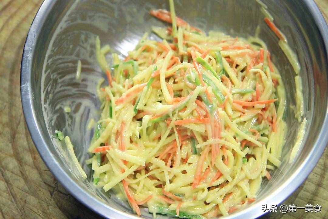 早餐店買(mǎi)3塊一張的土豆餅，在家2個(gè)土豆做7張，清香柔軟不黏牙