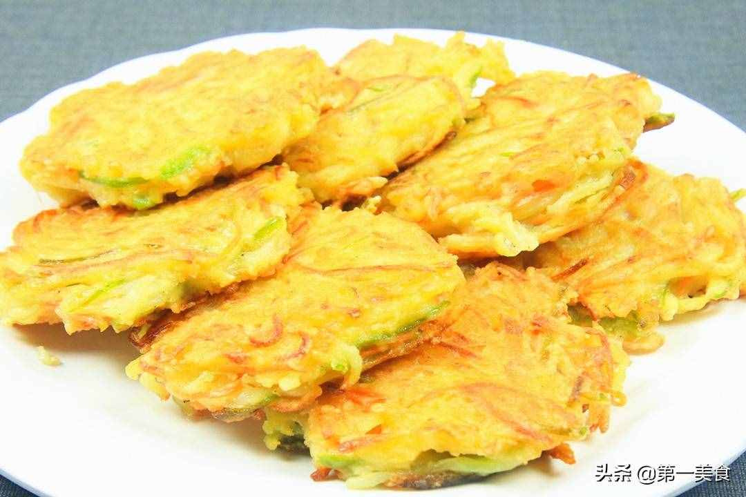 早餐店買(mǎi)3塊一張的土豆餅，在家2個(gè)土豆做7張，清香柔軟不黏牙