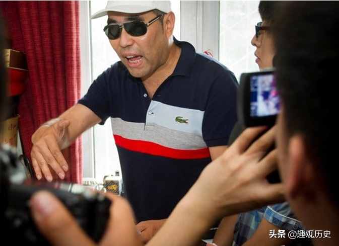 作家冰心去世之后，孫子為何罵她“枉為人表”，還在墓碑上涂畫(huà)？