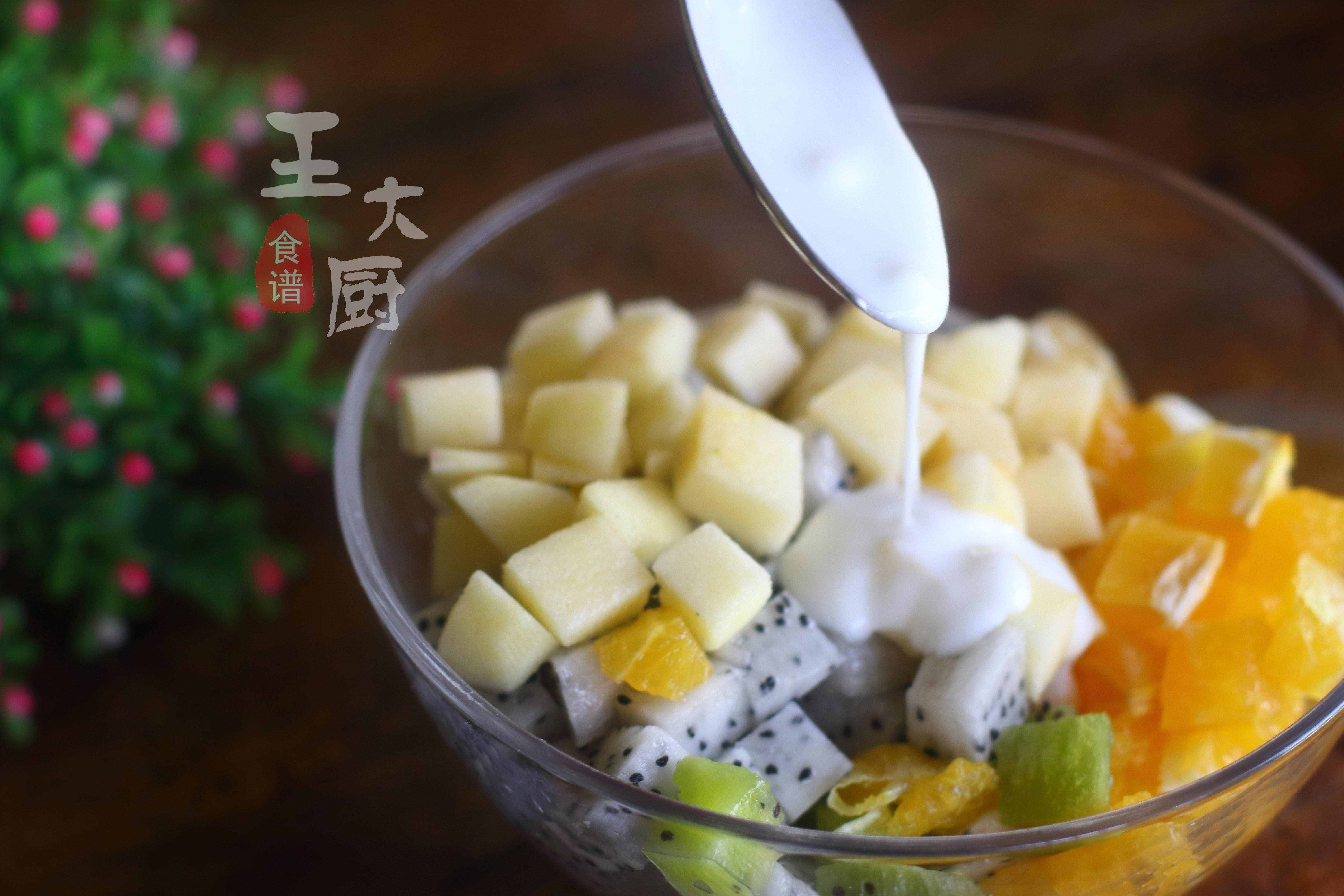 夏天最?lèi)?ài)的酸奶水果沙拉，做法最簡(jiǎn)單，好吃好看好做，真的很喜歡