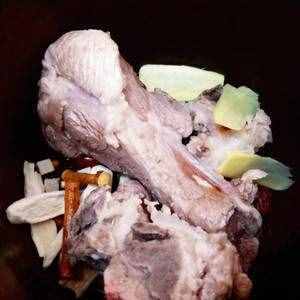五指毛桃骨頭湯，排濕祛濕湯料的做法 步驟4