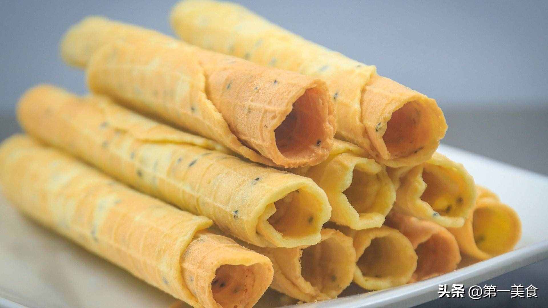 雞蛋卷最簡(jiǎn)單的做法，4個(gè)雞蛋，1碗面粉，一攤一卷，快速成形