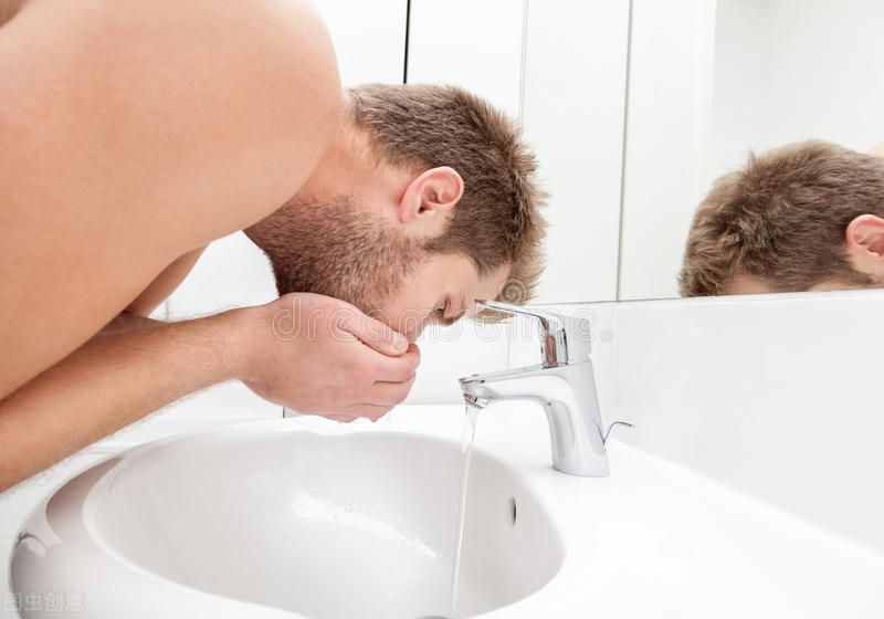 男生怎么改善臉部皮膚？只需改變一些生活方式，讓你的皮膚更年輕