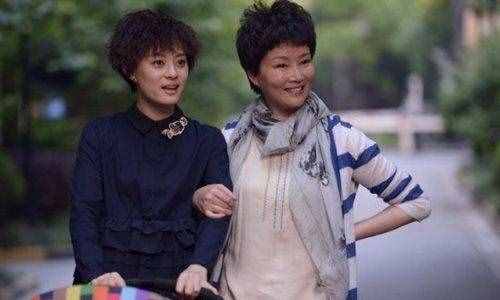 62歲老戲骨朱茵近況：曾搭檔李幼斌演夫妻，和丈夫離婚后至今未婚
