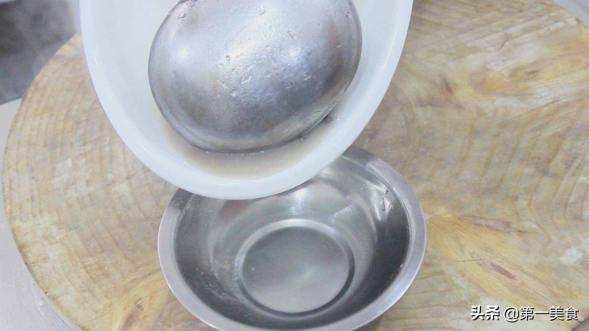 清蒸鱸魚的正宗做法，清淡無油，魚肉鮮嫩，營養(yǎng)豐富