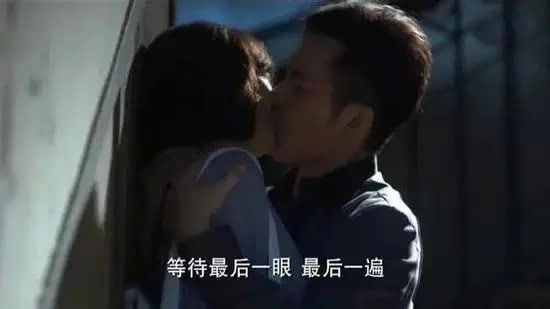 霸道總裁都在“壁咚” 到底是啥意思？